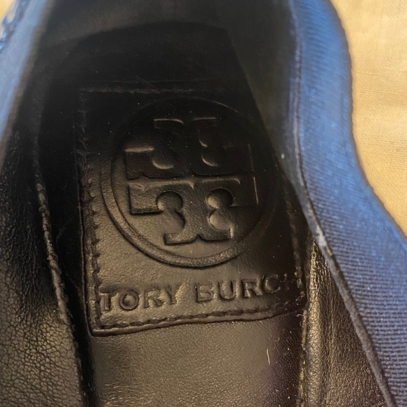 Tory Burch Caroline black patent leather ballet flat.  Size 6.5 - Picture 5 of 6